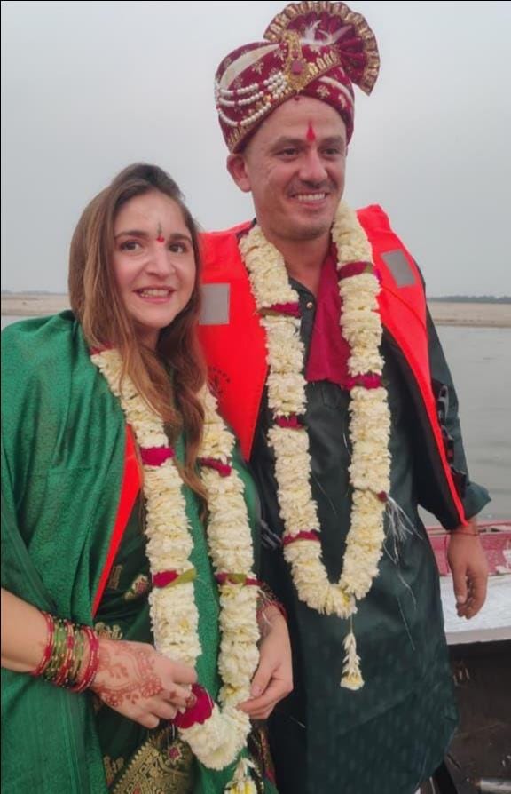 Ruiz and Gonzalo from Mexico got married in Kashi