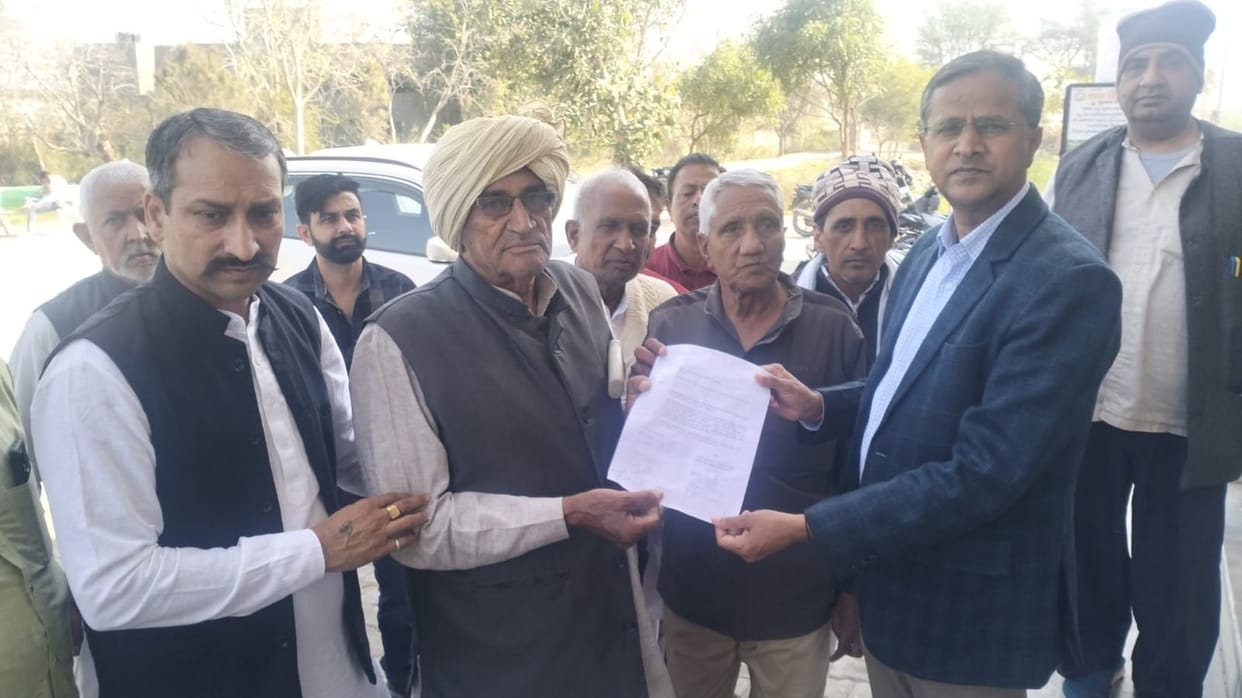 Demand for drainage system in the market of Shadipur village