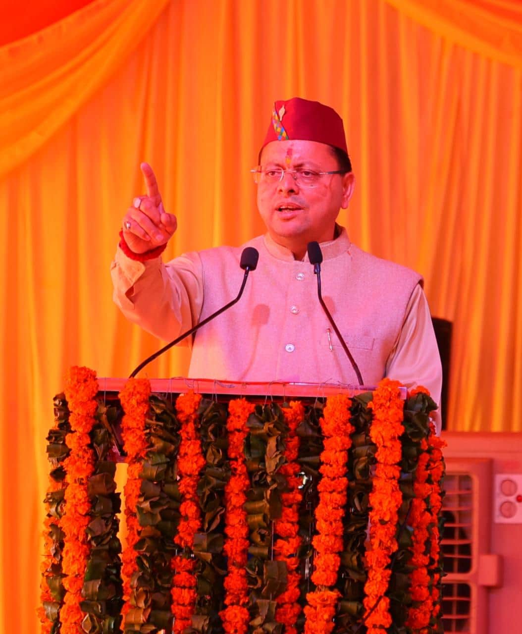 बिलखेत में फेस्टिवल में मौजूद जनसमुदाय को संबोधित करते सीएम पुष्कर सिंह धामी।स्रोत: सूचना विभ