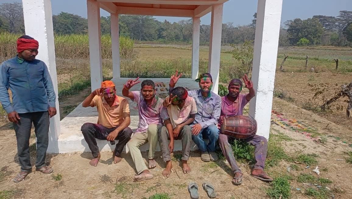 The beautiful Holi of Tharu tribe is famous till Nepal