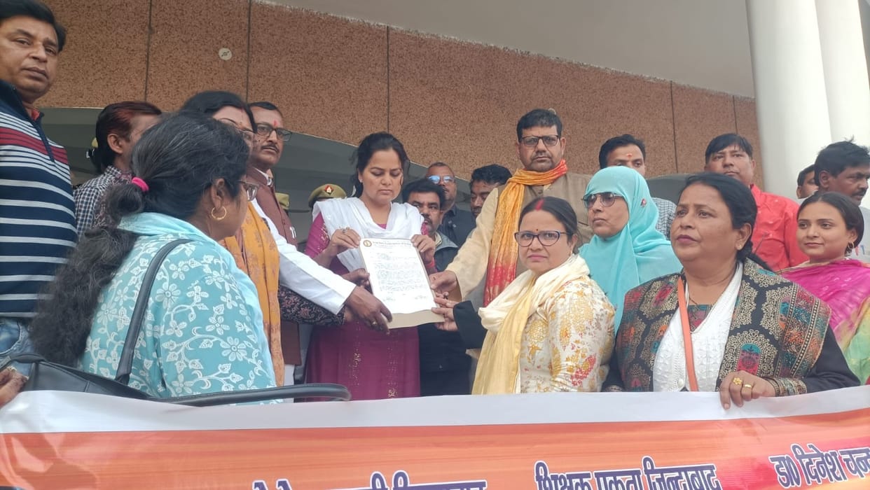 Teachers staged a sit-in protest against the mandatory TET
