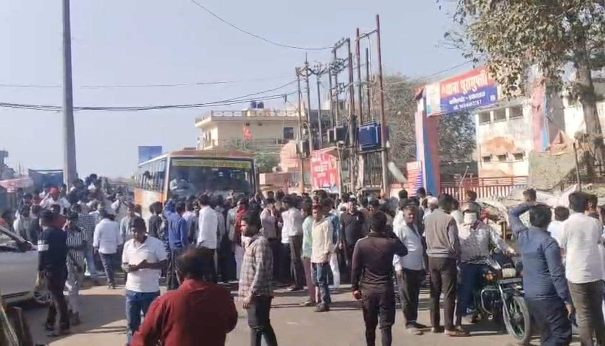 Coaching student dies after being hit by a bus, road blockade