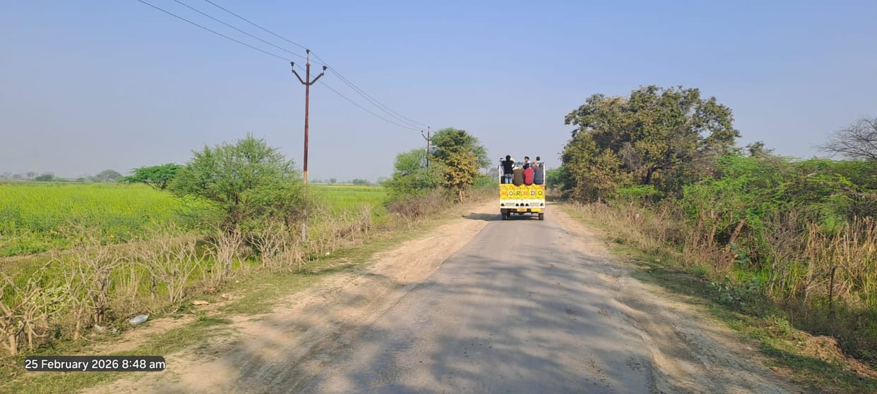Dangerous journey in tractor-trolleys and loaders