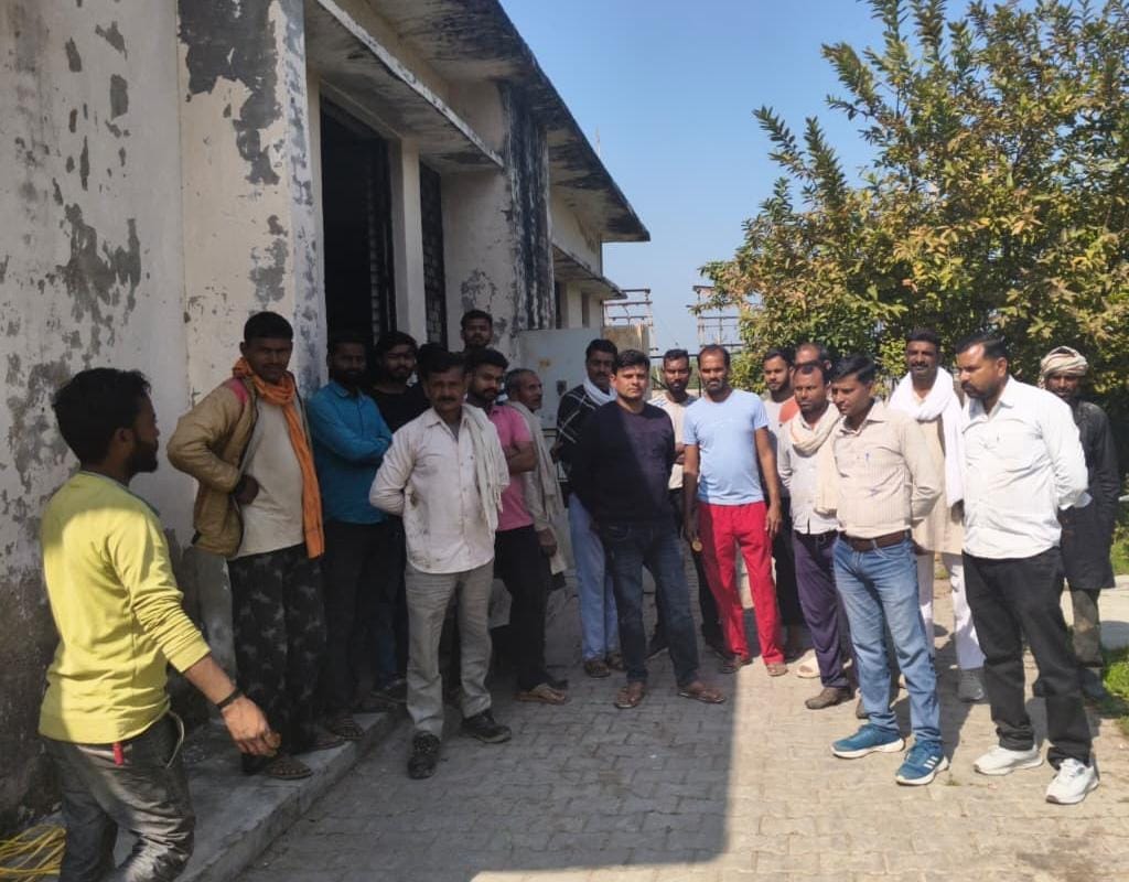 JE-lineman dispute at Babina power station, farmers surround Parausa