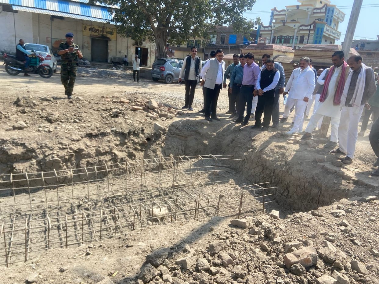 Deputy Director furious over use of old iron rods in construction work