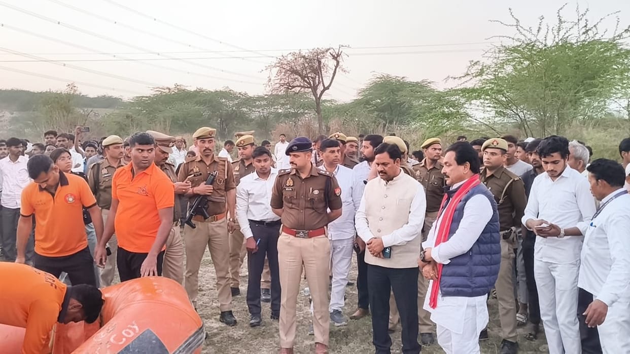 Two teenagers drowned while bathing in the river, their bodies were found after three and a half hours.