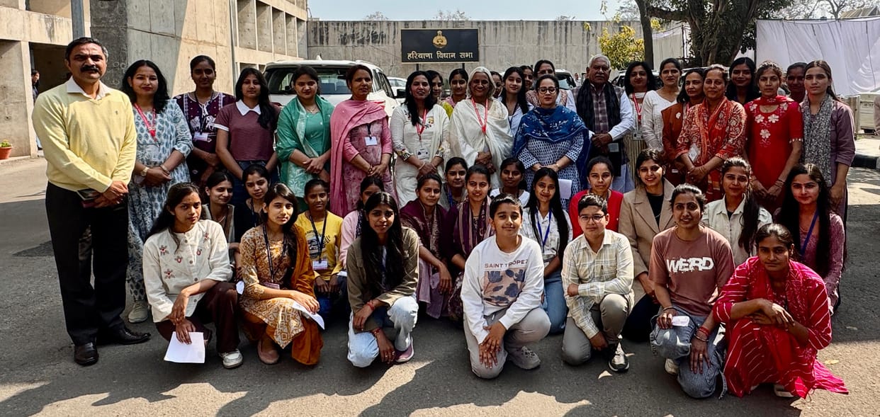 The girl students understood the nuances of the functioning of the Legislative Assembly.