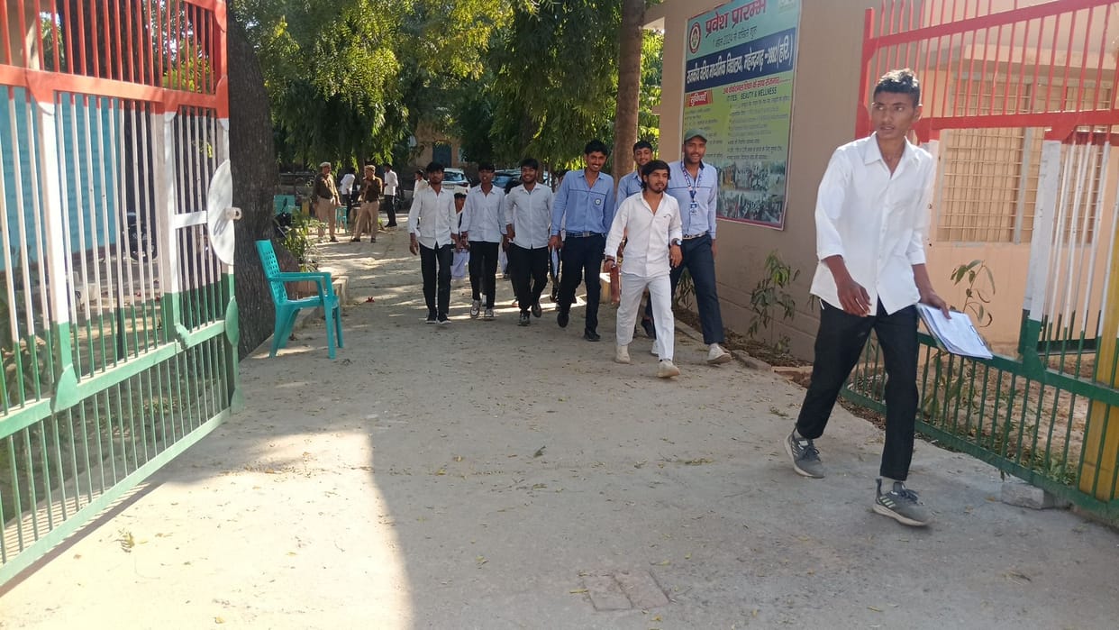 8,122 students took the English exam at 52 centers, and one UMC was formed on the first day.