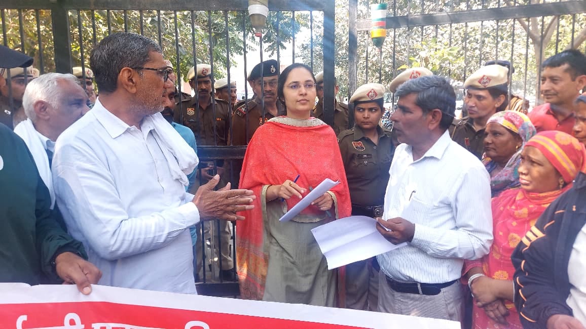 Employees took out a procession regarding pending demands