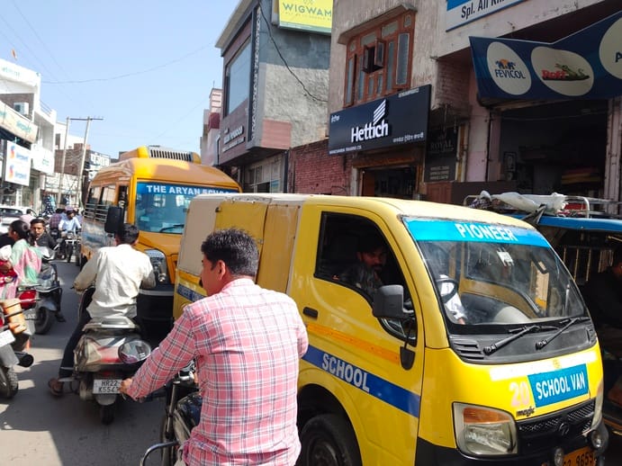 Traffic control fails, markets face daily traffic jams