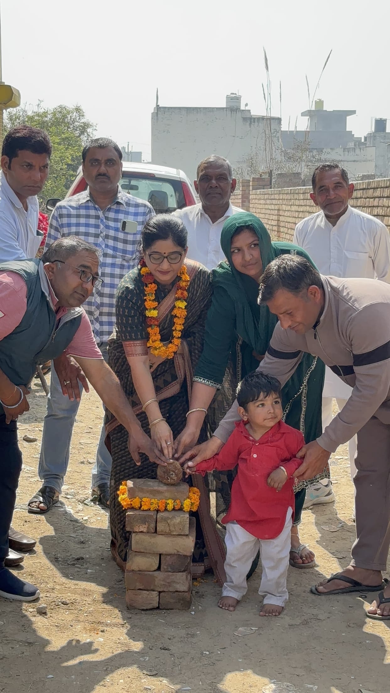 Construction of street started in Meenakshi Colony of Ward 4