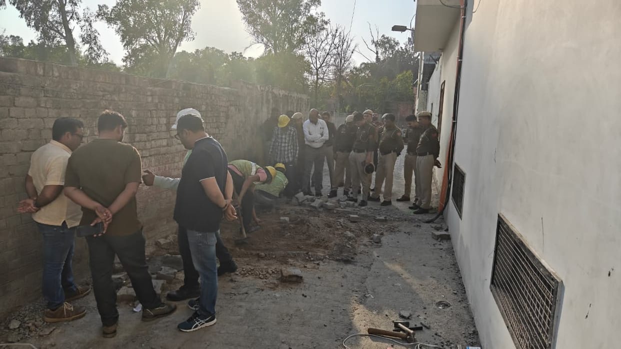 Street uprooted for tower wiring, police inspected