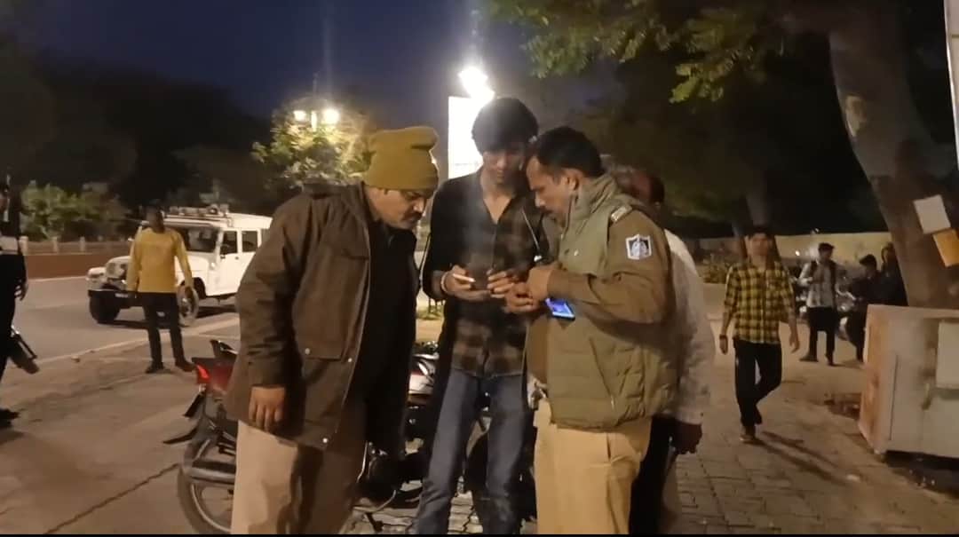 घटना के बाद पुलिस सीसीटीवी खंगालने में जुटी