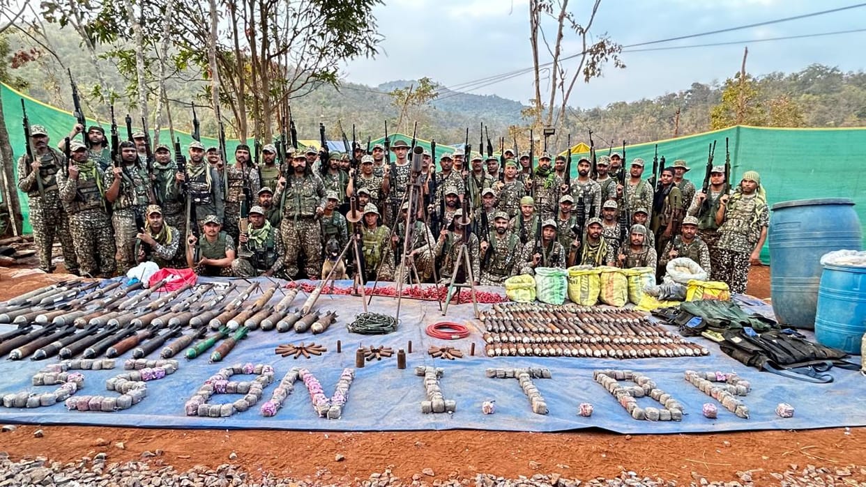 Soldiers got success in Narayanpur cache of Naxalite weapons recovered in Jagdalpur