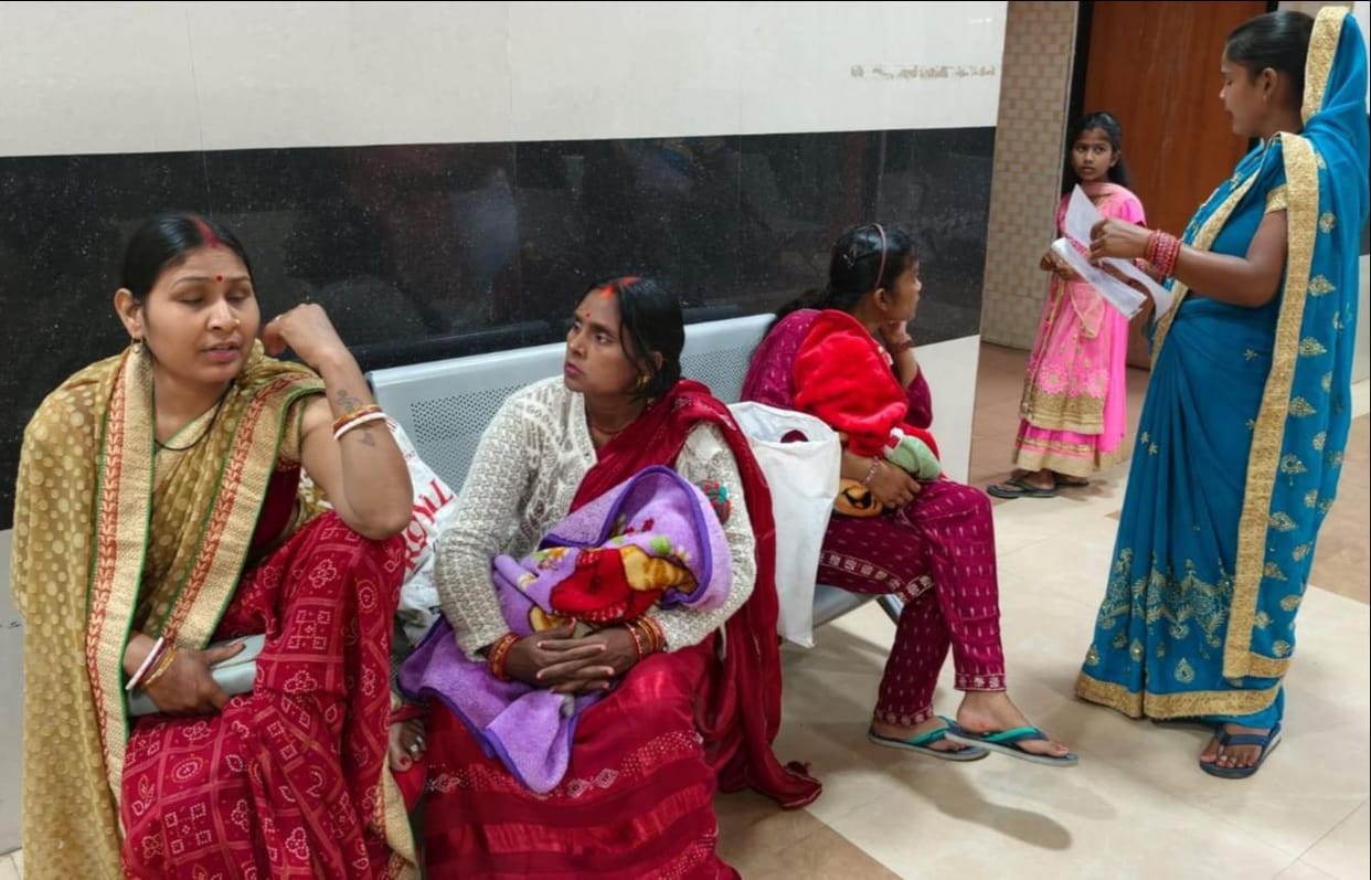 Women came from 35 km away to get treatment, but doctors could not reach them from one km away.