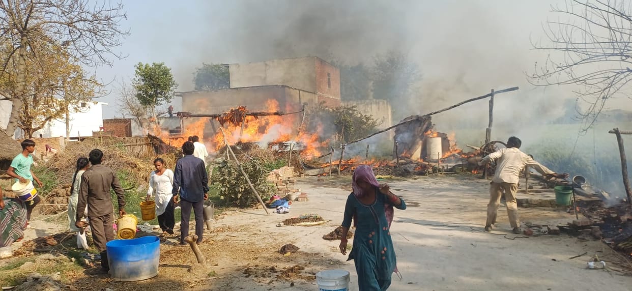 Fire burns down houses of three labourers in Hatupura