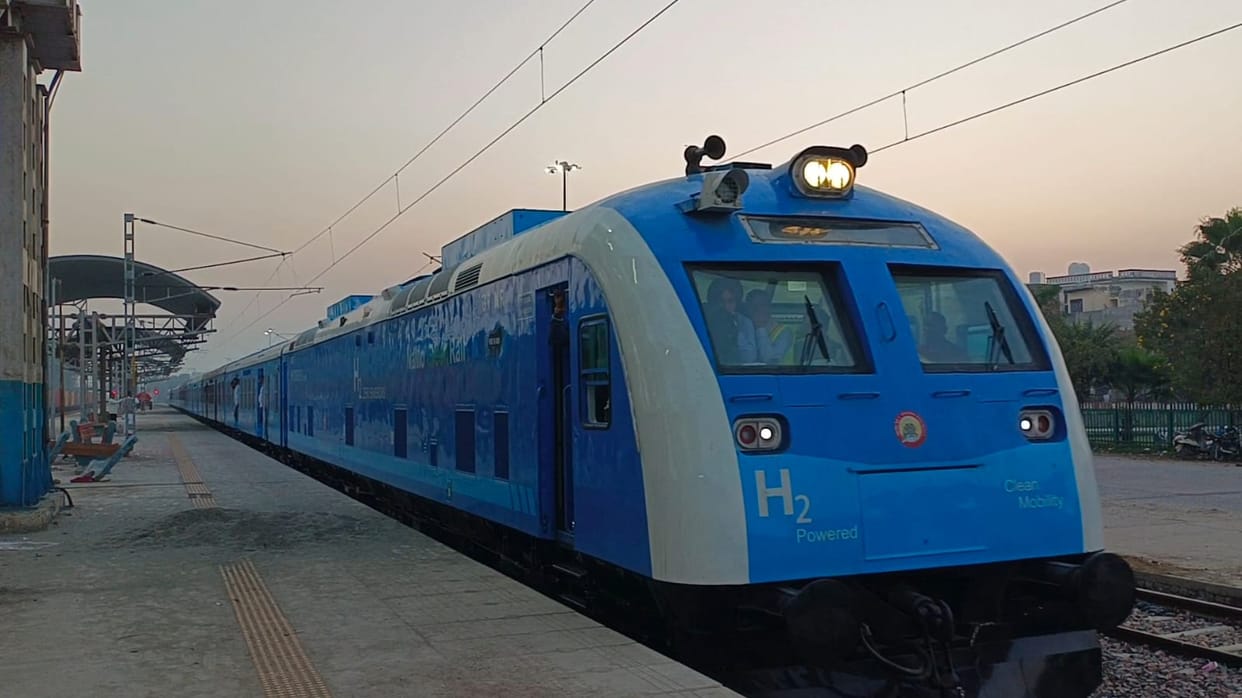 Hydrogen train reaches Mohana at a speed of 70 kmph