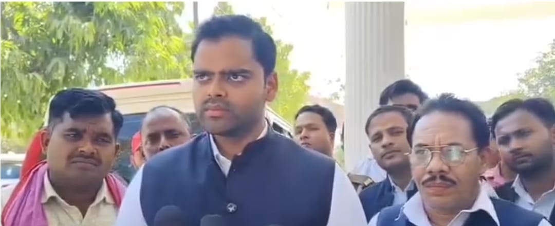 Kaushambi is gripped by corruption...Deputy CM should resign: MP Pushpendra Saroj