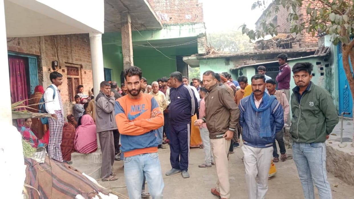 Theft in two houses by breaking the lock in Manjharia Tola of Kurmota