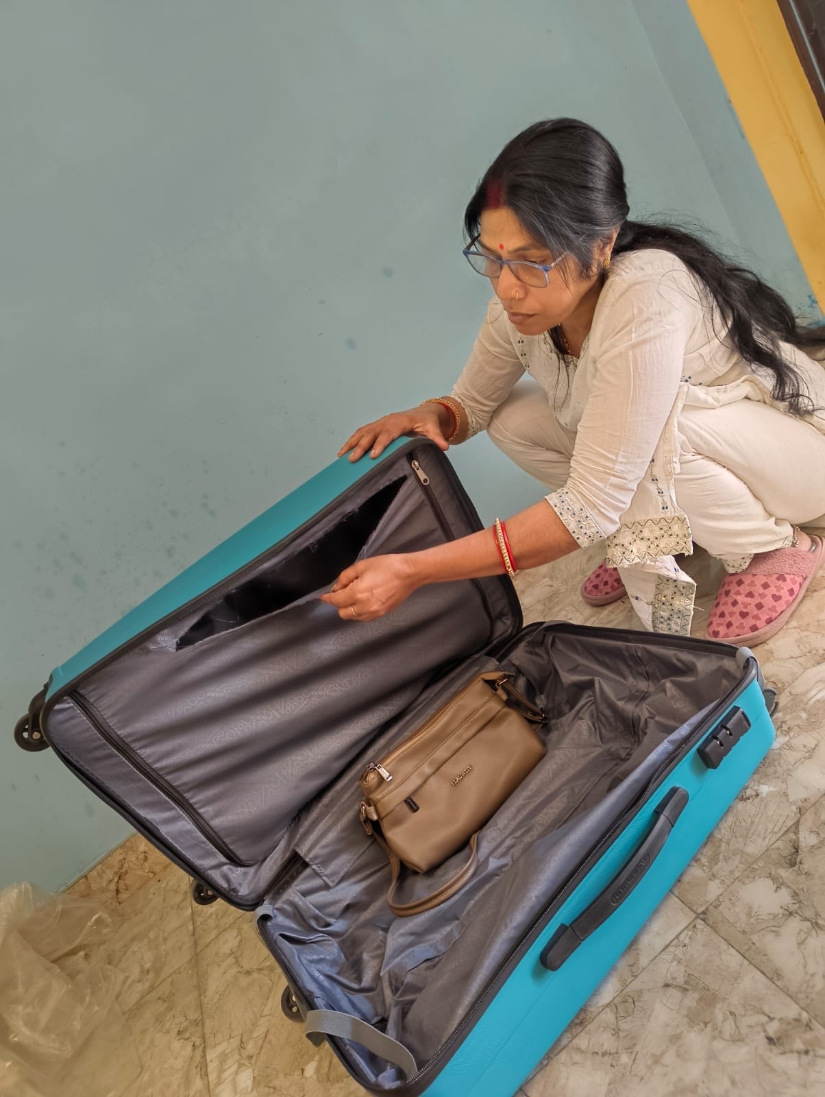 Jewellery worth Rs 10 lakh stolen from a bag in a roadways bus