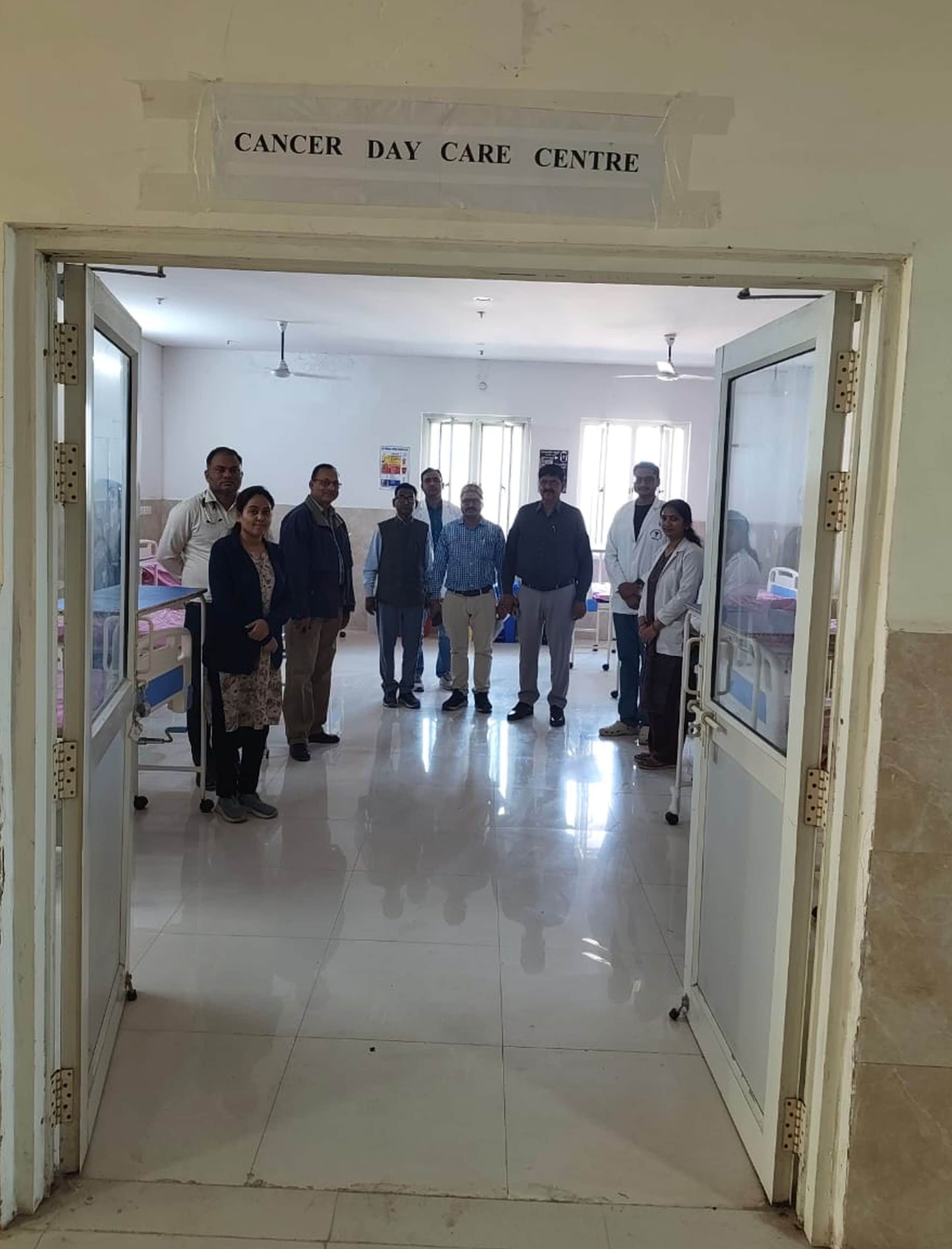 मेडिकल कॉलेज में डे-केयर कैंसर सेंटर कक्ष।