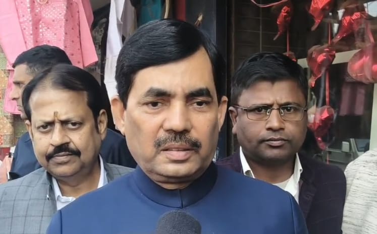 मीडिया से मुखातिब पूर्व केंद्रीय मंत्री शाहनवाज हुसैन