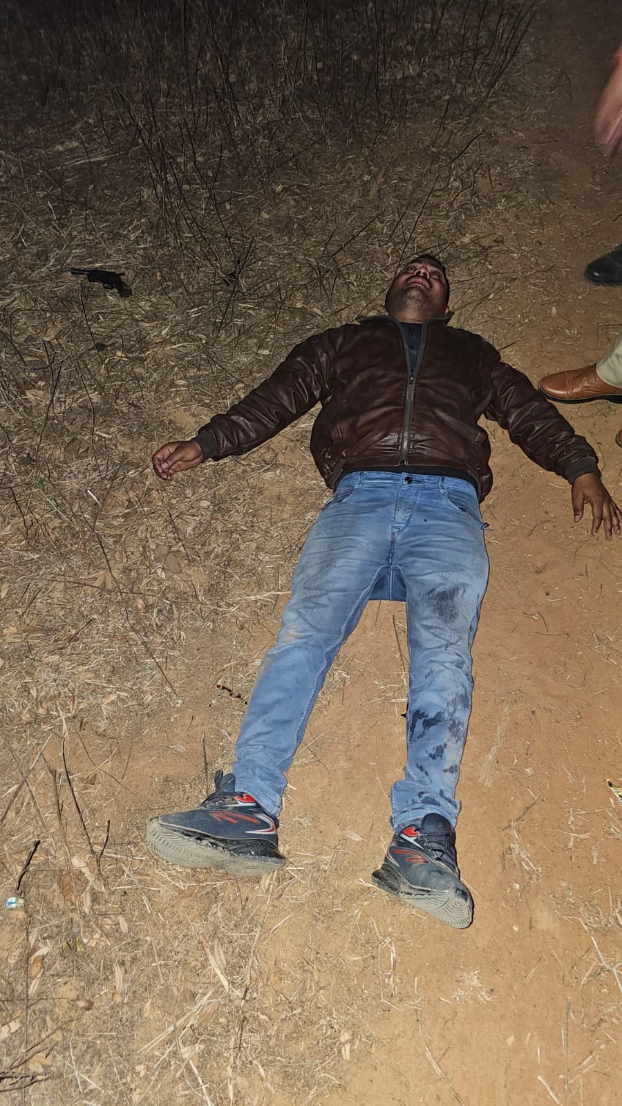Animal smuggler carrying a reward of 25 thousand rupees caught in encounter