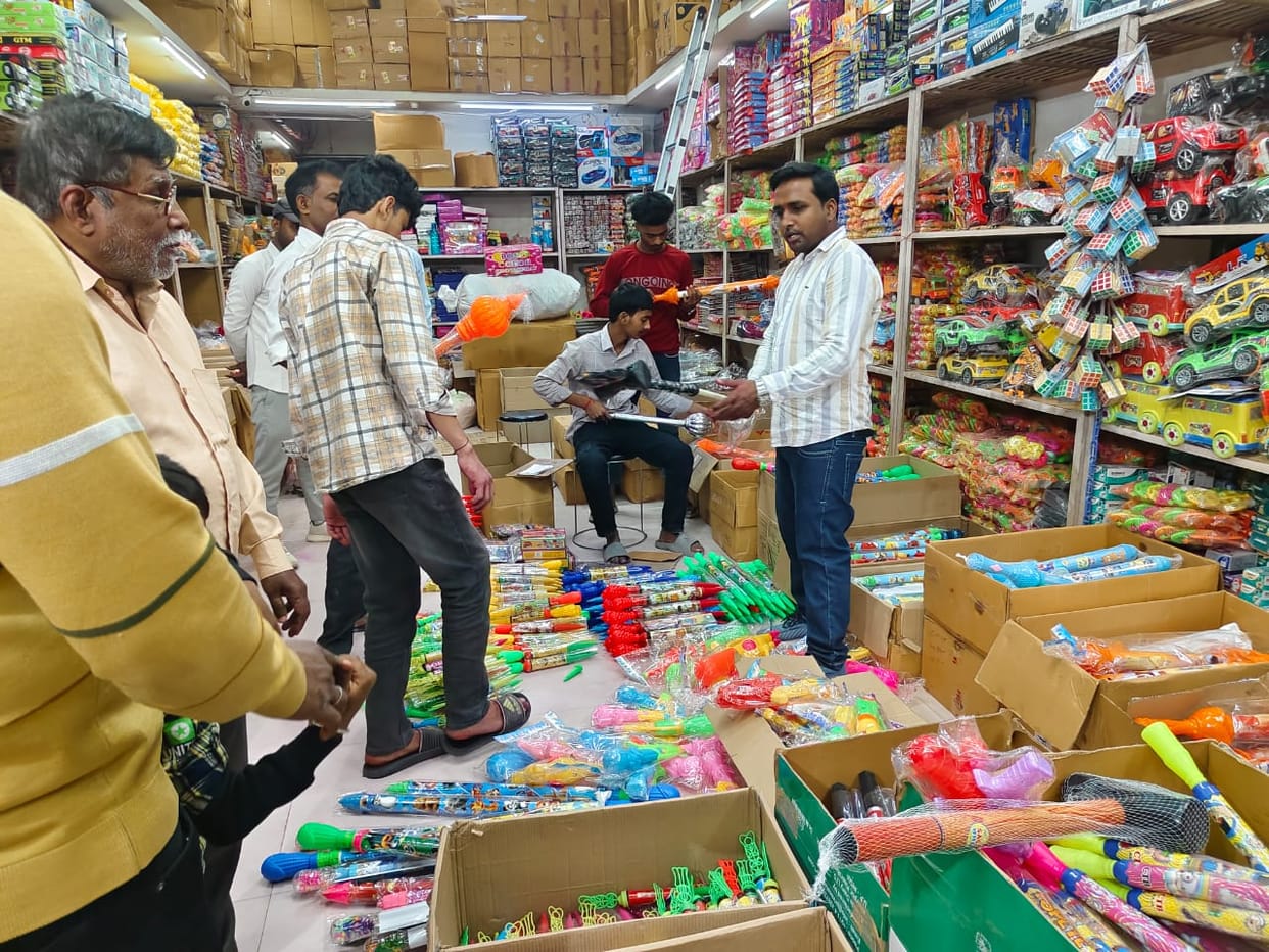 Pushpa water gun with mace and trident in demand