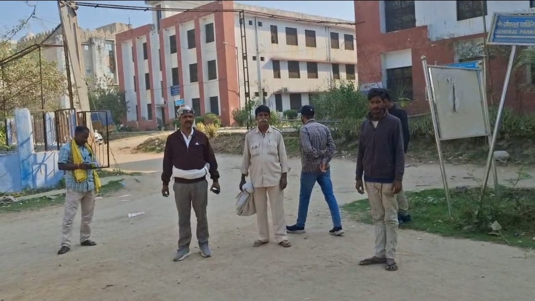 homeopathic doctor dies in road accident, tempo bike collision, rohtas bihar news