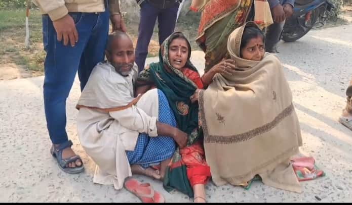 रोते बिलखते परिजन