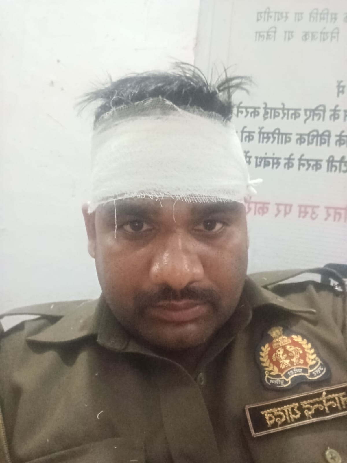 A policeman travelling with his wife was attacked with a rod and his car was also damaged