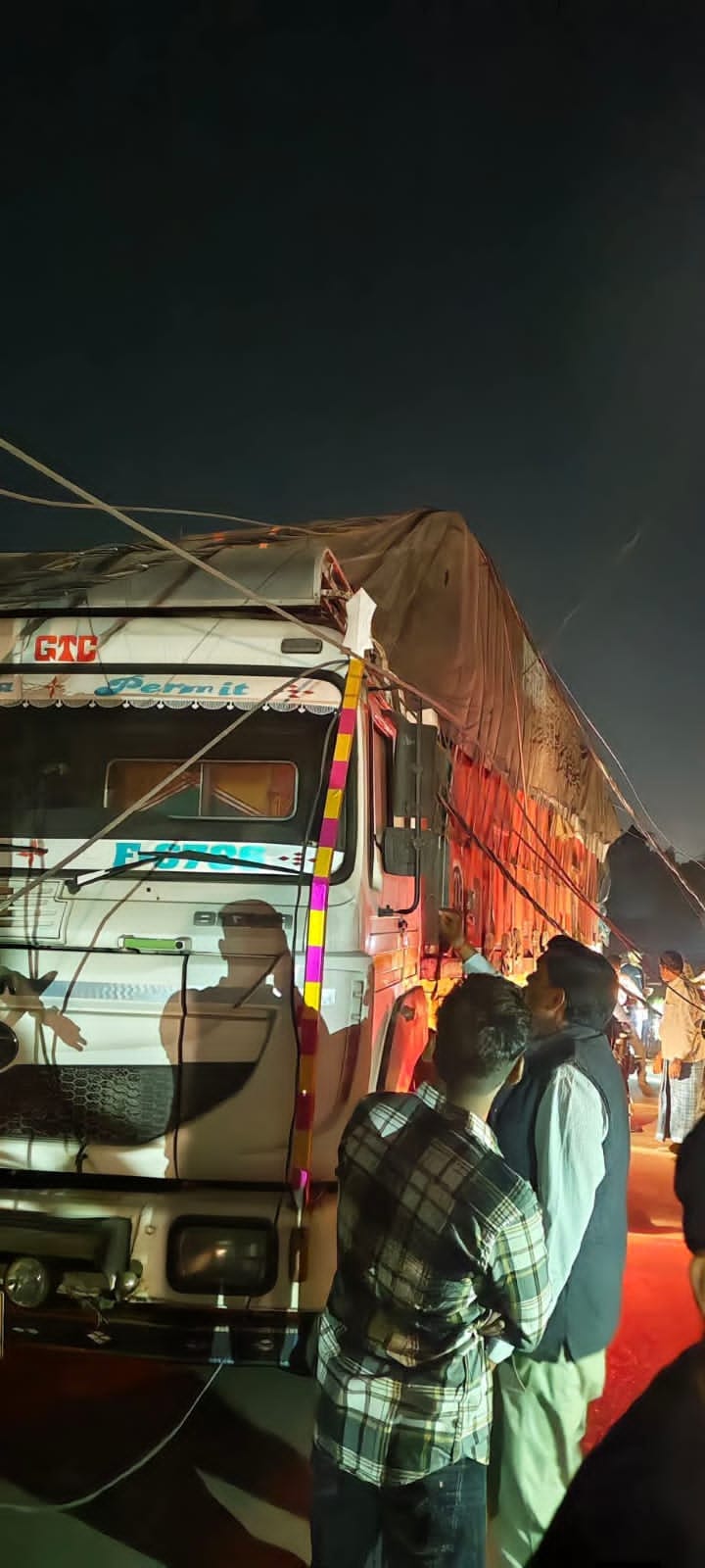High tension line pole and wire broke in Padrauna, supply stopped