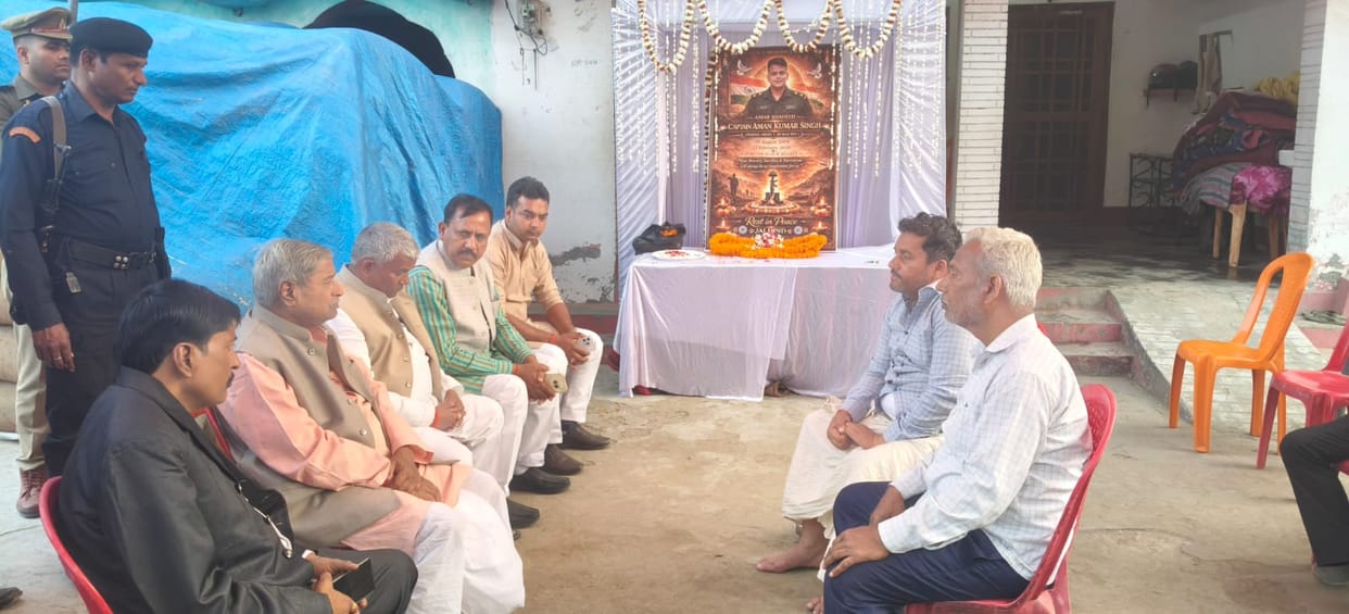 Vinay Katiyar met the family of martyr Aman and expressed condolences.