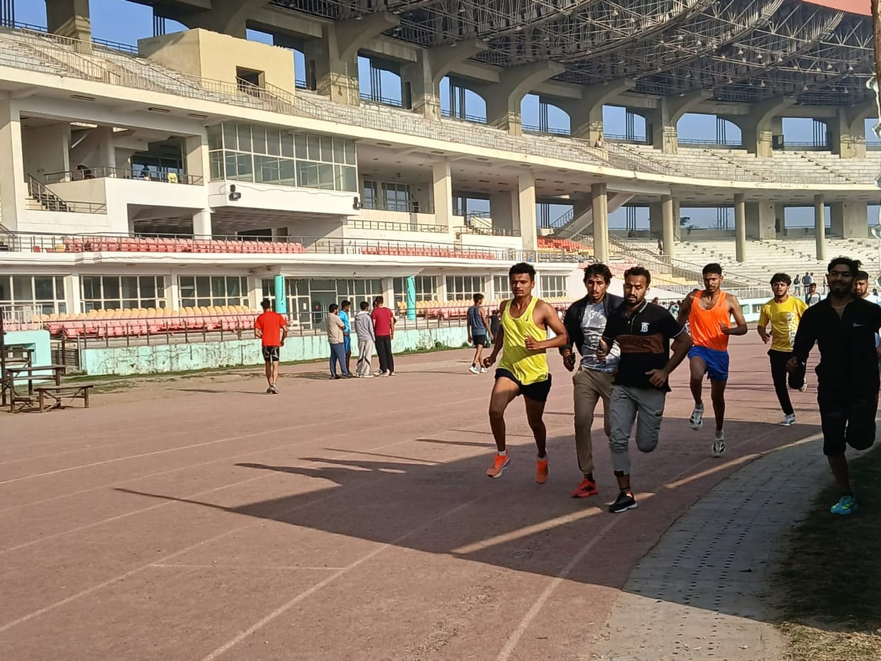 The maximum temperature in the district reached 27 degrees Celsius.