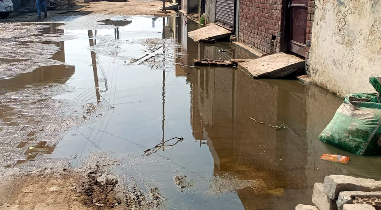 The main streets of Ward No. 6 and 7 are filled with dirty water and are causing headaches for the people.