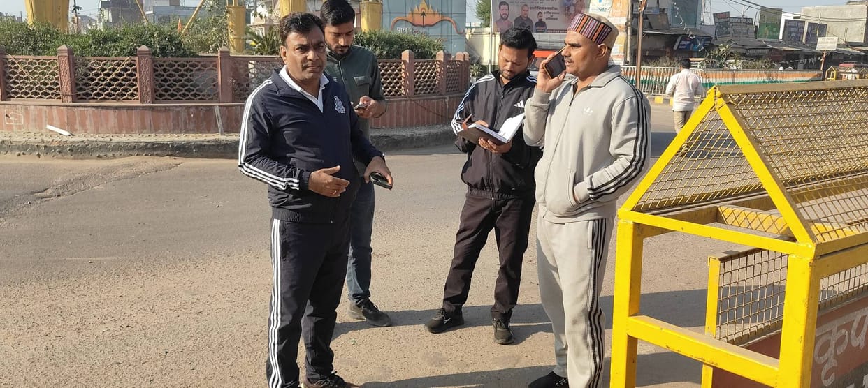 Instructions to withhold one day's salary of employees found without uniform