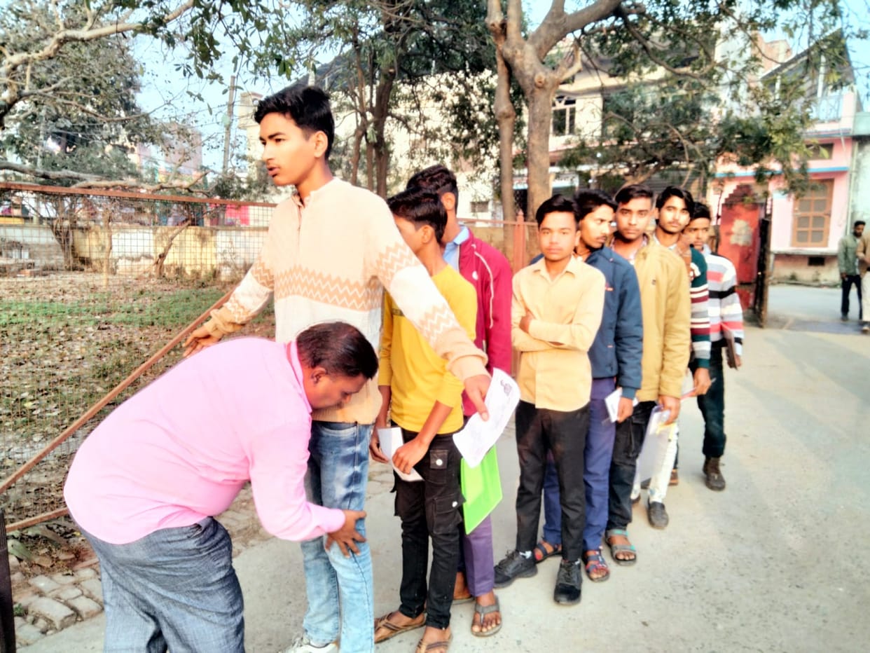 926 high school students and three intermediate students were absent.