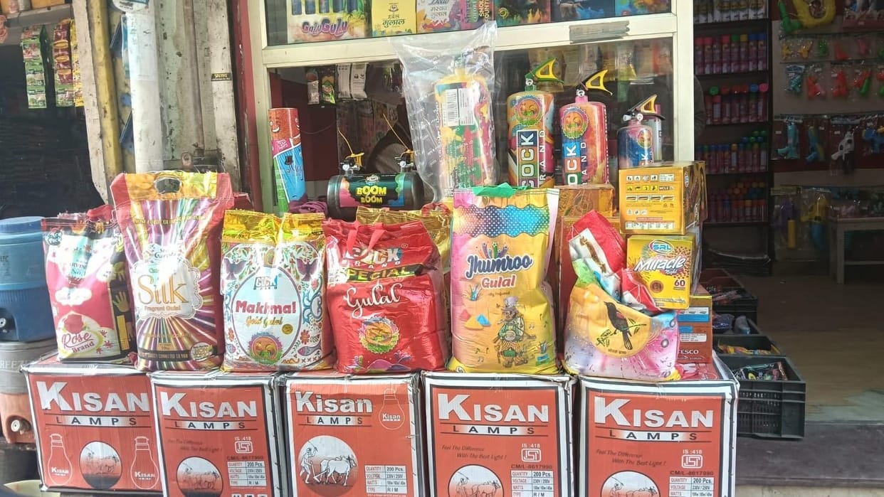 Chhota Bheem, Spiderman and Tank Pichkari are attracting people in the market