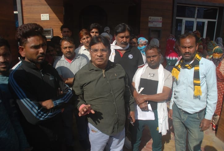 Sanitation workers threaten agitation if salaries are not paid
