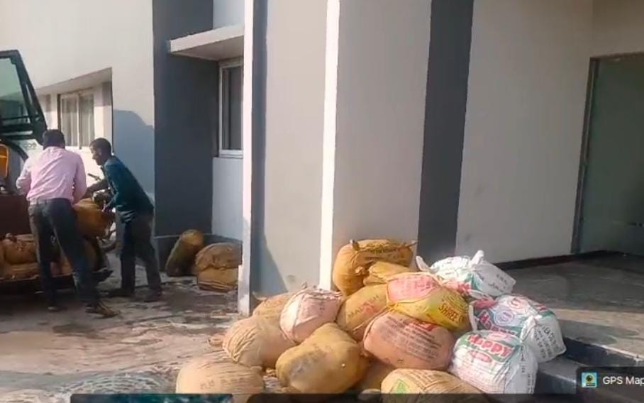 Six quintals of Khoya found abandoned near the toll plaza