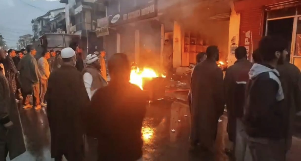 Srinagar, Fire in Bandipora Market, 14 Shops Burned, Cotton Factory