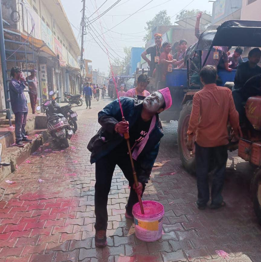 Ekadashi's wet colour procession takes place with great pomp