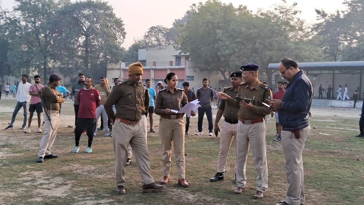 Bihar News: कॉलेज के मैदान में अधेड़ का शव मिलने से सनसनी, पास से ‘तनी..हनी..जयश्री’ लिखा पत्र और जहर बरामद