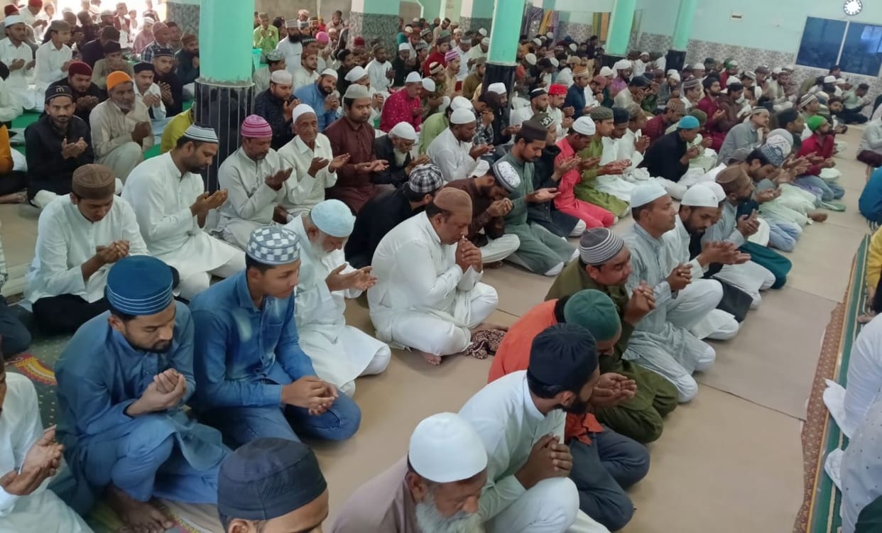 On the second Friday, the fasting people prayed for the progress of the country.