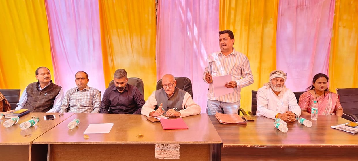 firozabad news demand action against sachiv