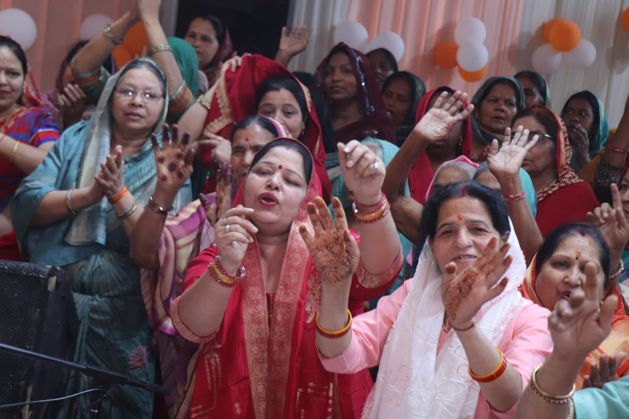 Devotees became emotional after listening to the Bharat-milap episode