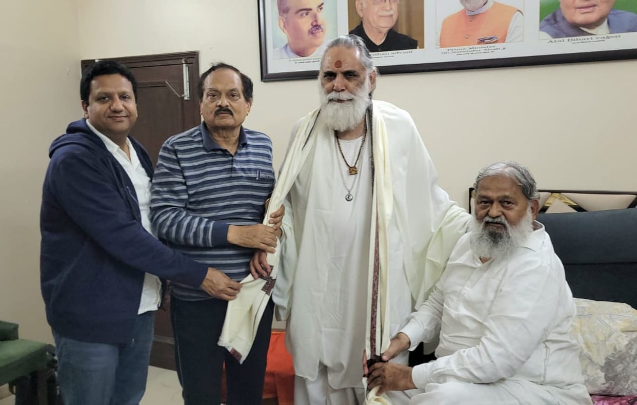 Swami Gyananand arrived to know the condition of Energy Minister Anil Vij.