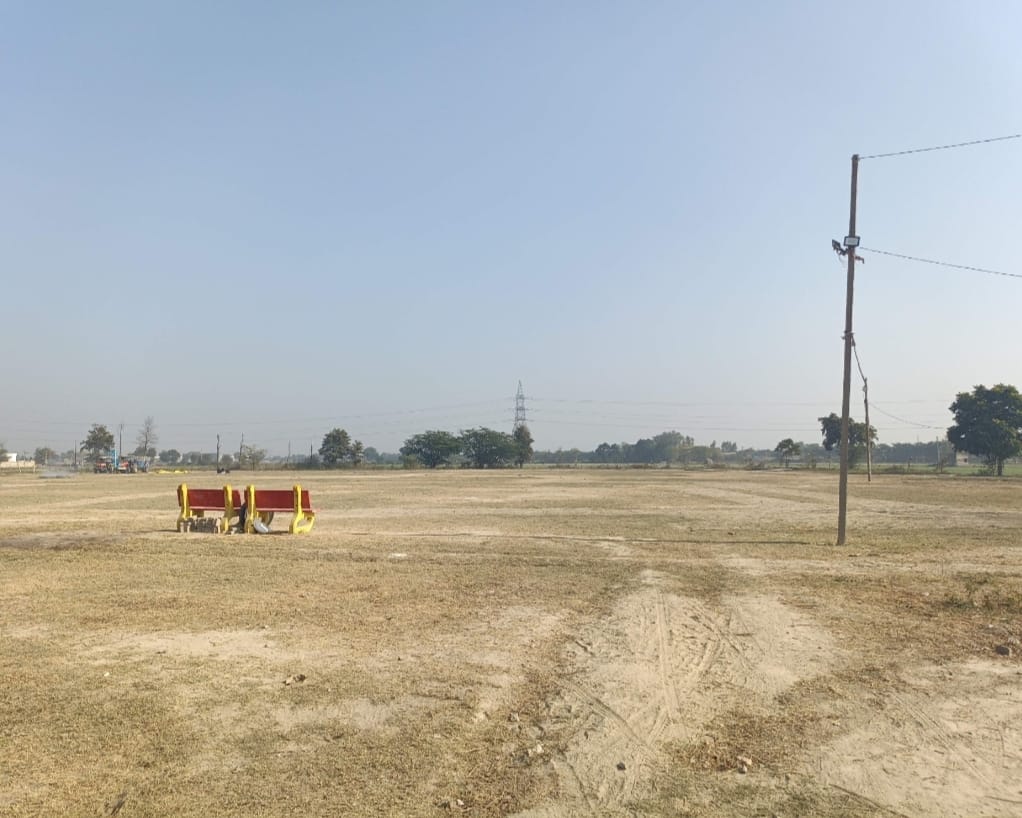 The youth of Pyuda are practicing sports by preparing a temporary ground.