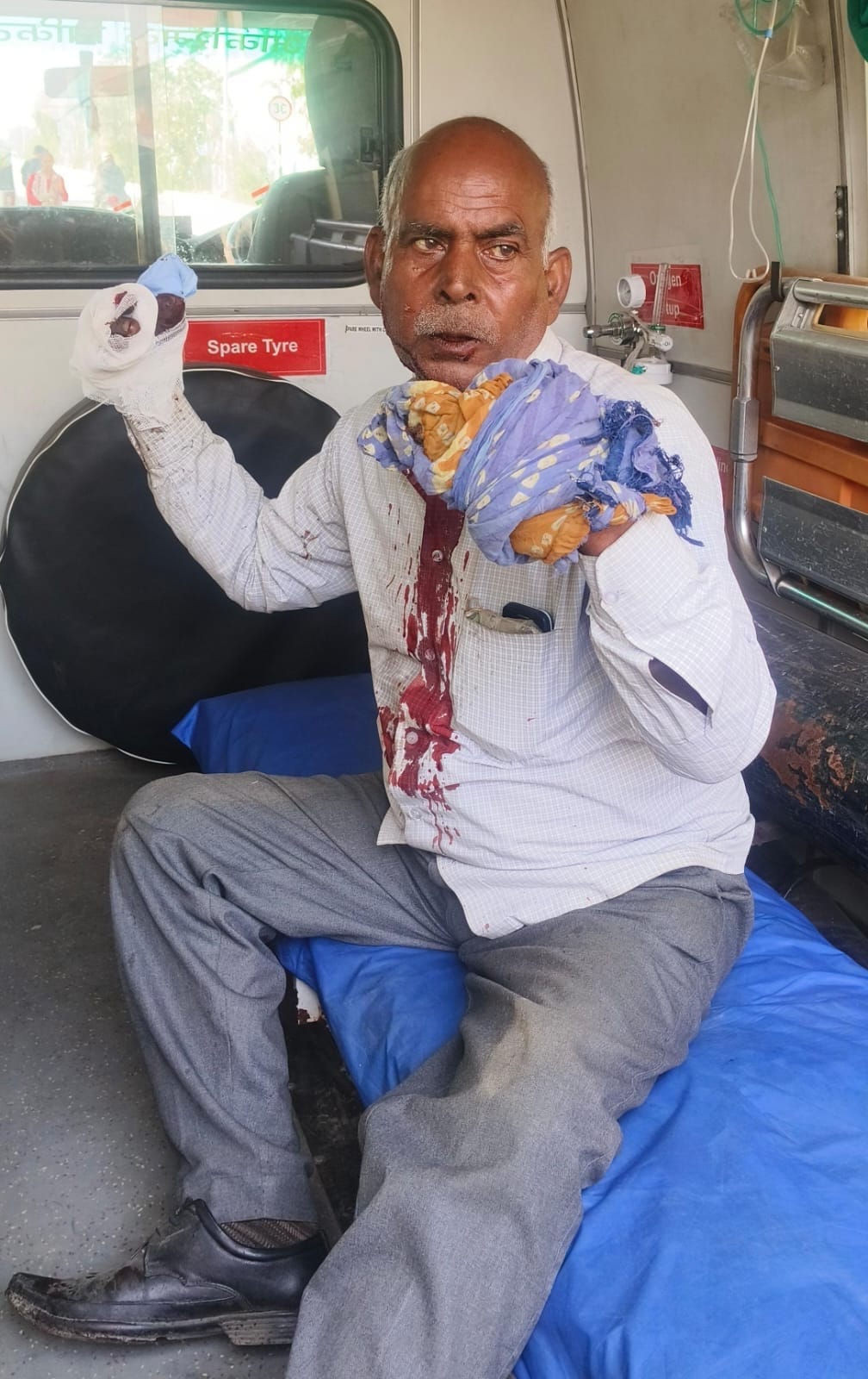 A bullet was fired when the trigger was pressed while boarding a bus, injuring a security guard