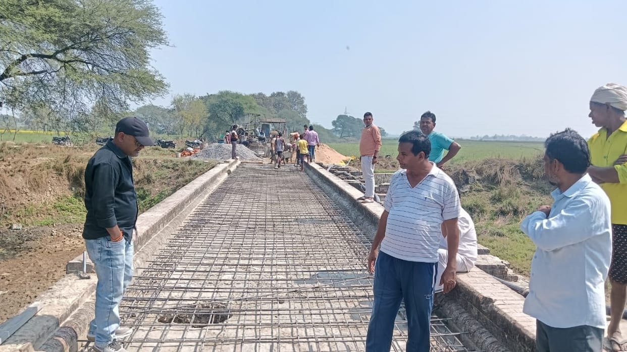 Construction of dilapidated twelve-tier bridge begins with public cooperation